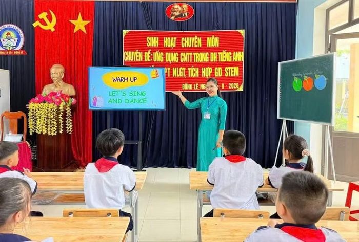 Học sinh được nghe, nói, tương tác và thực hành giao tiếp bằng tiếng Anh thông qua những hoạt động phù hợp.