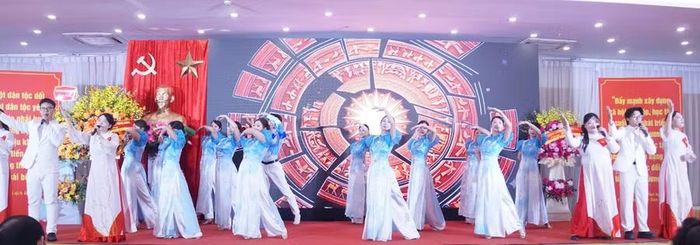 Tiết mục văn nghệ tại Hội nghị.