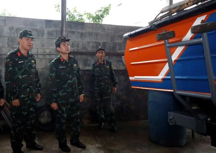 Các đơn vị sẵn sàng nhận lệnh đến nơi xung yếu khi xảy ra mưa lụt để hỗ trợ nhân dân. Ảnh: Quang Cường, Bộ Chỉ huy Quân sự TP Đà Nẵng.