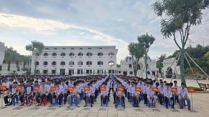 Học sinh Trường THPT Yên Châu, xã Yên Châu, tỉnh Sơn La trong tiết học ngoại khóa.