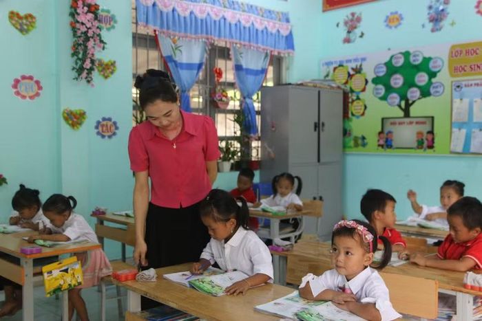 Cô trò Trường PTDTBT Tiểu học Nậm Pì, xã Lê Lợi, tỉnh Lai Châu.