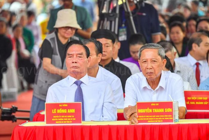 Đại tướng Lê Hồng Anh, nguyên Thường trực Ban Bí thư, nguyên Bí thư Tỉnh ủy, dự lễ tưởng niệm.