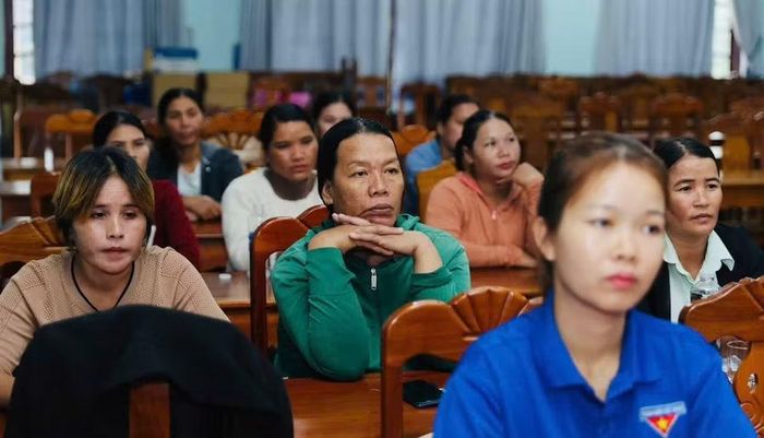 Các học viên tích cực tham gia học tập. Ảnh: Phương Anh