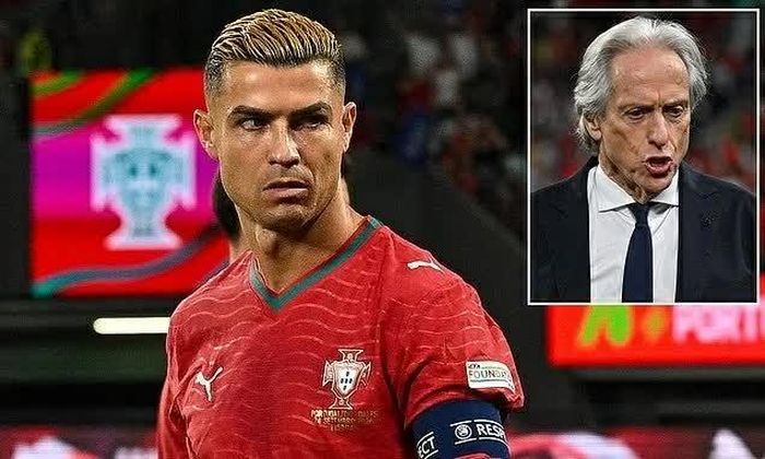 Ronaldo cho rằng HLV Jorge Jesus hai lần thất hứa với anh. (Nguồn: Daily Mail)