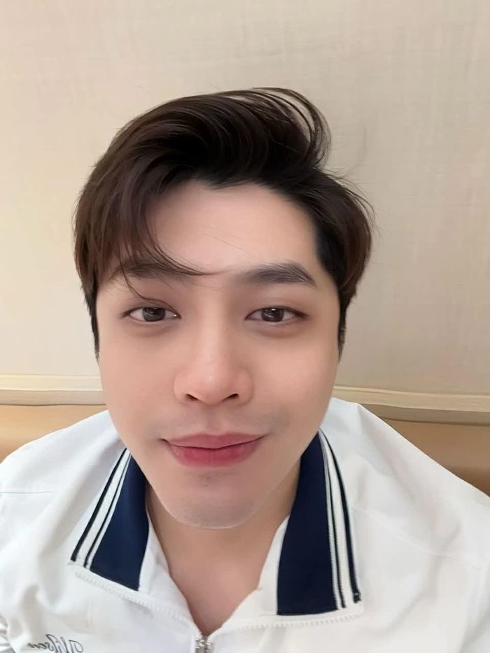 Ca sĩ Noo Phước Thịnh bày trò trêu fan cuối tuần.