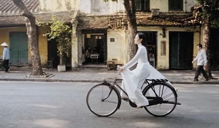 Không gian Hà Nội trong MV "Sau những ngày yêu xa".