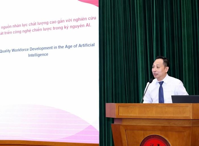 PGS.TS. Hoàng Anh Sơn chia sẻ tại tọa đàm.