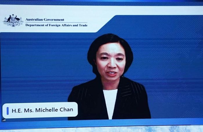 Thứ trưởng Ngoại giao và Thương mại Australia Michelle Chan phát biểu trực tuyến tới Hội thảo. (Ảnh: Thành Long)
