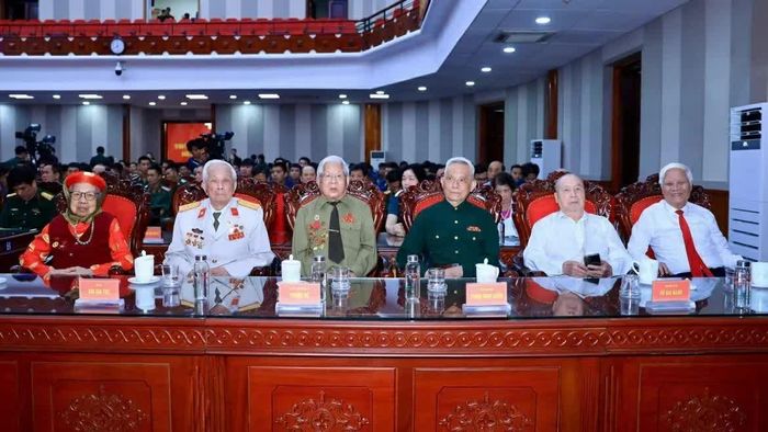 Các đại biểu, khách mời tham dự Tọa đàm.