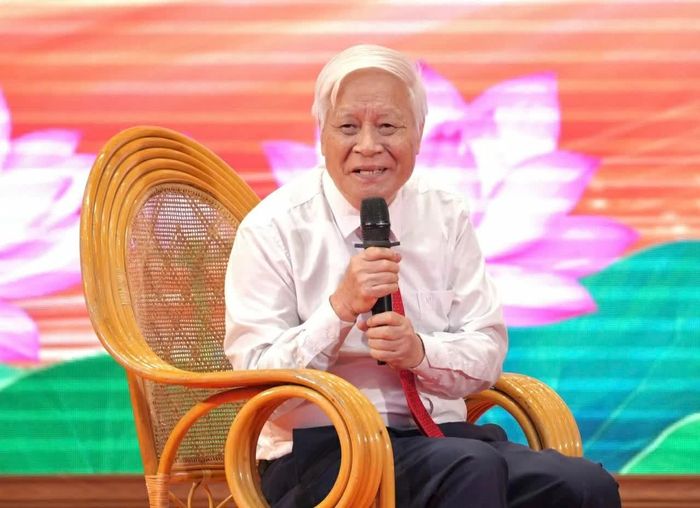 TS Nguyễn Viết Chức, Phó Chủ nhiệm Hội đồng Tư vấn Văn hóa - Xã hội (Ủy ban Trung ương MTTQ Việt Nam) chia sẻ tại Toạ đàm.
