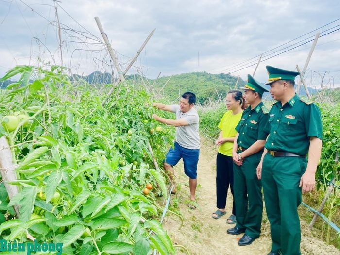 Đồn Biên phòng Tùng Vài đồng hành cùng phụ nữ biên cương trong phát triển kinh tế, giảm nghèo bền vững. Ảnh: Hoàng Chính