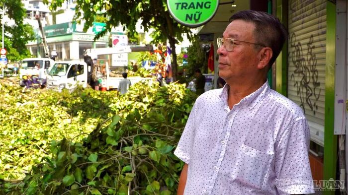 Ông Nguyễn Văn Thứ (72 tuổi, nhà dân bị ảnh hưởng) chia sẻ: "Nhà tôi suýt nữa bị đè trúng, ở đây tôi cho thuê kinh doanh, khoảng 6h30 hơn tôi nghe báo có sự cố nên chạy qua tầm 7h 30 tôi có mặt tại đây để kiểm tra nhà cửa, rất may nhà tôi không bị ảnh hưởng gì nhiều, tuy nhiên nhà sát bên tôi bị rơi bảng hiệu"