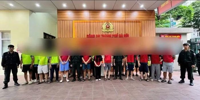 Các đối tượng tại cơ quan công an - Ảnh: Công an TP Hà Nội.
