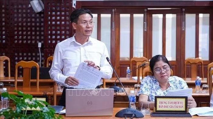 Luật sư Đinh Thái Hoàng, Đoàn Luật sư tỉnh Tây Ninh, đóng góp ý kiến (ảnh TTXVN).