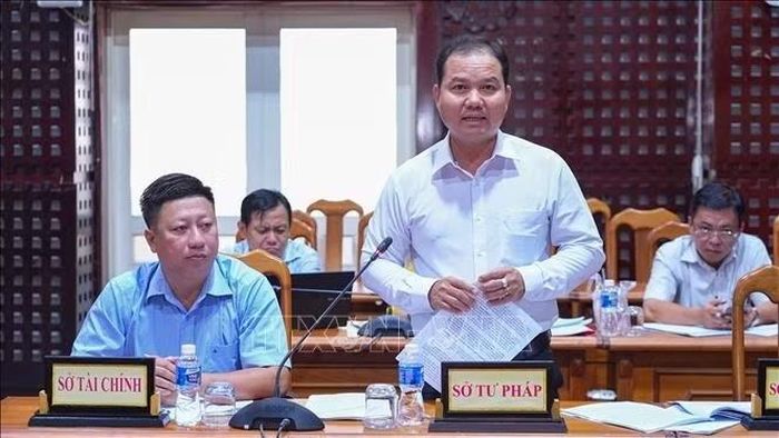 Phó Giám đốc Sở Tư pháp tỉnh Tây Ninh Lý Hồng Huấn phát biểu (ảnh TTXVN).