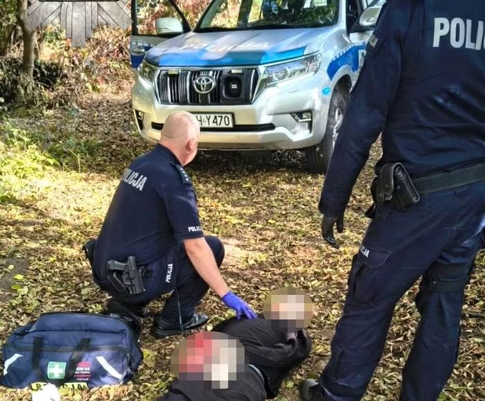 Cảnh sát bắt giữ nghi phạm. Ảnh: X/PolicjaMazowsze