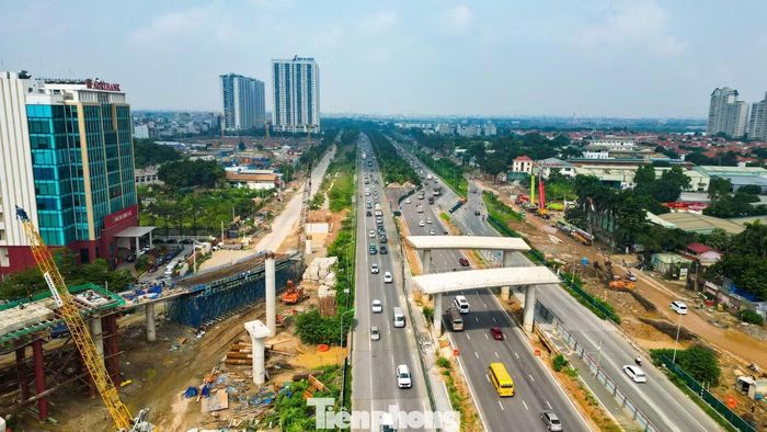 Đoạn hầm kín nằm dưới Đại lộ Thăng Long dài khoảng 150 m. Hai phía là các đoạn hầm hở và đường dẫn kết nối với hệ thống đường hiện hữu.