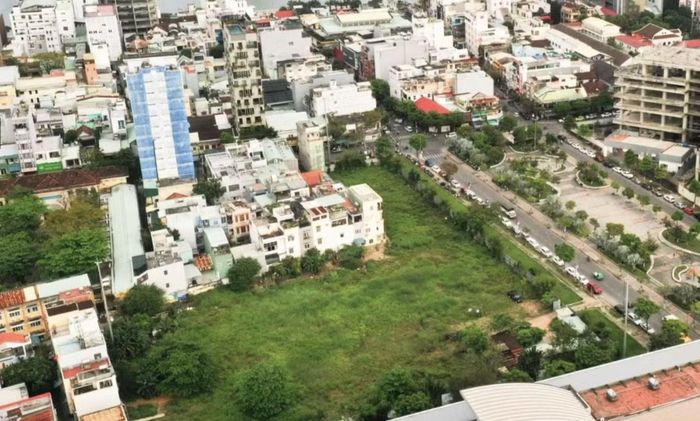 Khu đất tại 84 Hùng Vương bỏ hoang nhiều năm liền ở trung tâm TP Đà Nẵng.