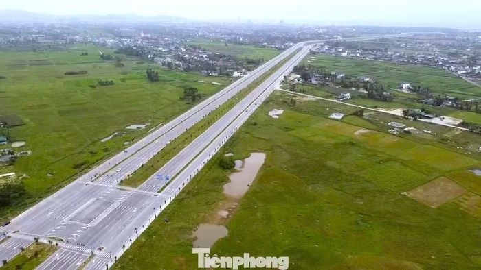  Khu đất nằm dọc đại lộ Vinh - Cửa Lò﻿, tuyến giao thông kết nối khu vực đô thị Vinh với Cửa Lò. Theo quy hoạch, việc bố trí trung tâm hành chính tại đây được kỳ vọng tạo thêm động lực phát triển không gian đô thị hai bên đại lộ. 
