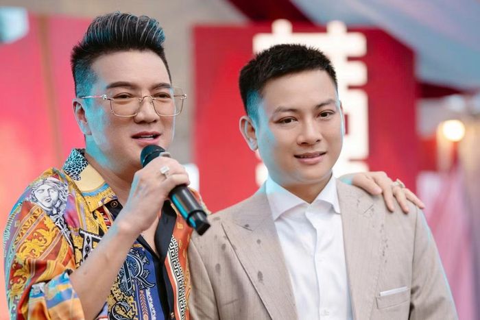 Hoài Lâm từng được nghệ sĩ Hoài Linh gửi sang công ty của Đàm Vĩnh Hưng để học hát.