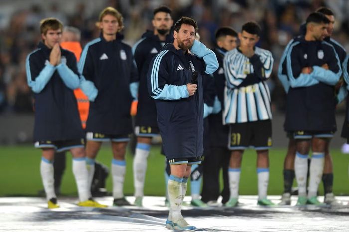 Messi nhắc lại hành trình tại World Cup 2026. Anh nhấn mạnh trận thắng ngược dòng trước tuyển Anh là kết quả tuyệt vời, nơi mà các cầu thủ Argentina đã chiến đấu tới cùng. Sau đó, trước Tây Ban Nha, Messi phải chơi trong tình trạng đôi chân gặp chấn thương, cùng đồng đội nỗ lực hết sức nhưng không thể giành chiến thắng.