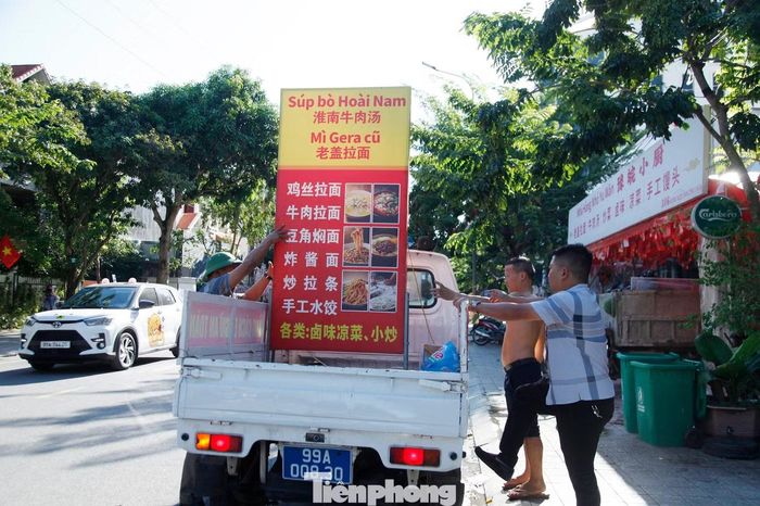 Theo Phòng Văn hóa phường Võ Cường, đến ngày 6/10, cơ quan chức năng địa phương đã xử lý, tháo dỡ biển hiệu, biển quảng cáo chưa đúng quy định của 25 cơ sở kinh doanh, buôn bán trên địa bàn.