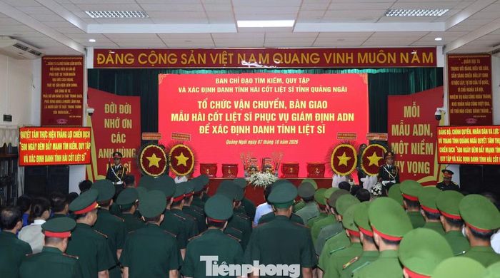Ngày 7/10, tại Hội trường Trạm khách T50, Bộ Chỉ huy Quân sự tỉnh Quảng Ngãi, Ban Chỉ đạo tìm kiếm, quy tập và xác định danh tính hài cốt liệt sĩ tỉnh tổ chức lễ dâng hoa, dâng hương tưởng nhớ các Anh hùng liệt sĩ trước khi vận chuyển mẫu sinh phẩm hài cốt liệt sĩ đợt 4 ra Hà Nội.