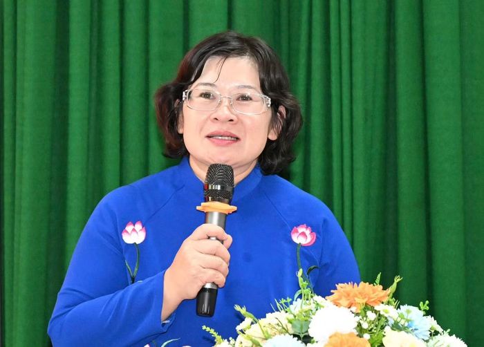 Phó Bí thư Thành ủy TPHCM Văn Thị Bạch Tuyết phát biểu giao nhiệm vụ cho lãnh đạo Học viện Cán bộ TPHCM. Ảnh: Việt Dũng