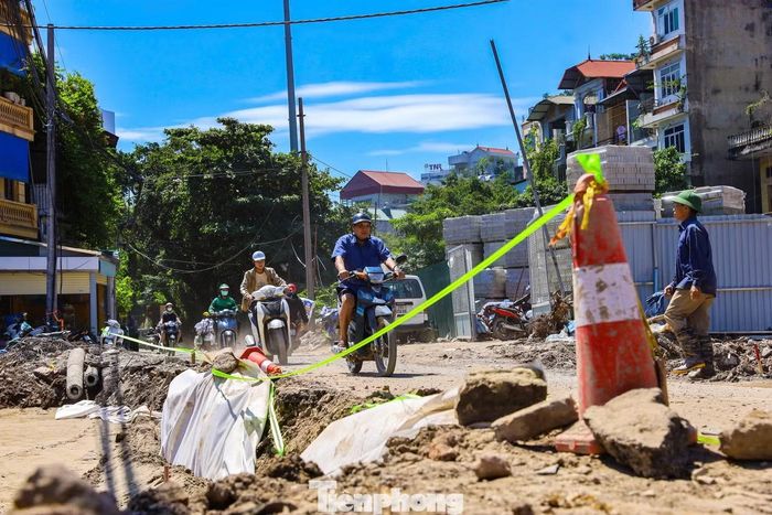 Đầu tháng 10, dự án đạt khoảng 60% khối lượng, đang tiếp tục thi công nền đường, cống thoát nước và hạ tầng kỹ thuật. Nhà thầu dự kiến hoàn thành phần đường bên phải vào ngày 10/10 để phục vụ đi lại.