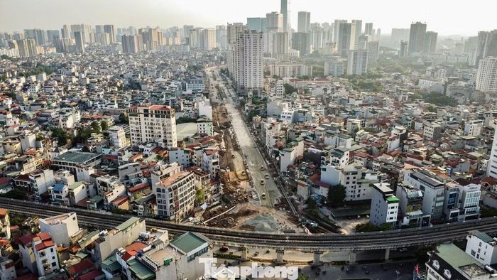 Đoạn Vành đai 2,5 qua phường Cầu Giấy đã hoàn thành hơn 80% khối lượng thi công, dự kiến thông xe trước ngày 10/10. Trước đó, dự án chậm tiến độ nhiều năm do vướng mặt bằng.