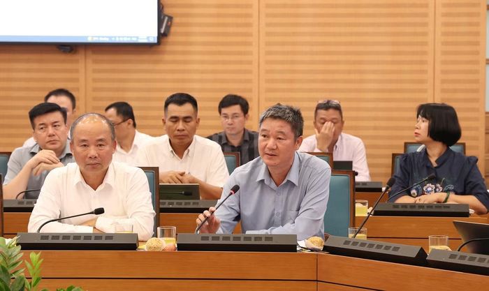Quyền Tổng giám đốc EVNNPT Hoàng Xuân Khôi báo cáo và nêu các kiến nghị tại buổi làm việc