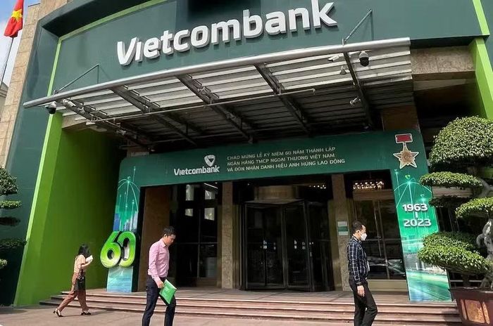 Các ngân hàng Việt Nam đang đẩy mạnh huy động vốn trong bối cảnh nhu cầu tín dụng tăng cao. Ảnh: Reuters/Ha Phuong Nguyen.
