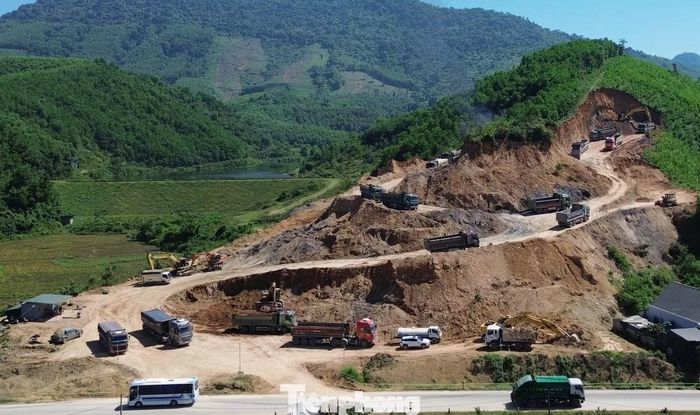 Một trong 3 điểm thu hồi khoáng sản tại xã Hợp Kim.