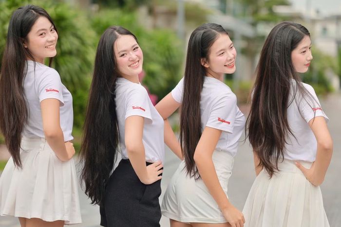 Đinh Hoàng Gia Linh (SBD 116) là một trong hai thí sinh có mái tóc dài nhất cuộc thi năm nay. Cô bắt đầu nuôi tóc từ cấp 3 và duy trì nhiều cách chăm sóc để giữ tóc khỏe.