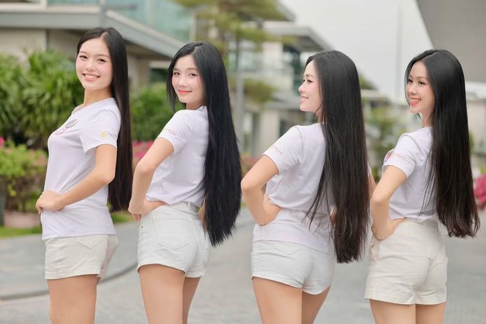 Vũ Hồng Hạnh (SBD 378) mất khoảng 4-5 năm để nuôi mái tóc dài hiện tại. Trước đó, cô từng tẩy và nhuộm tóc màu hồng phấn. Sau quá trình tạo kiểu, tóc bị xơ và hư tổn khiến cô quyết định trở lại với mái tóc đen.