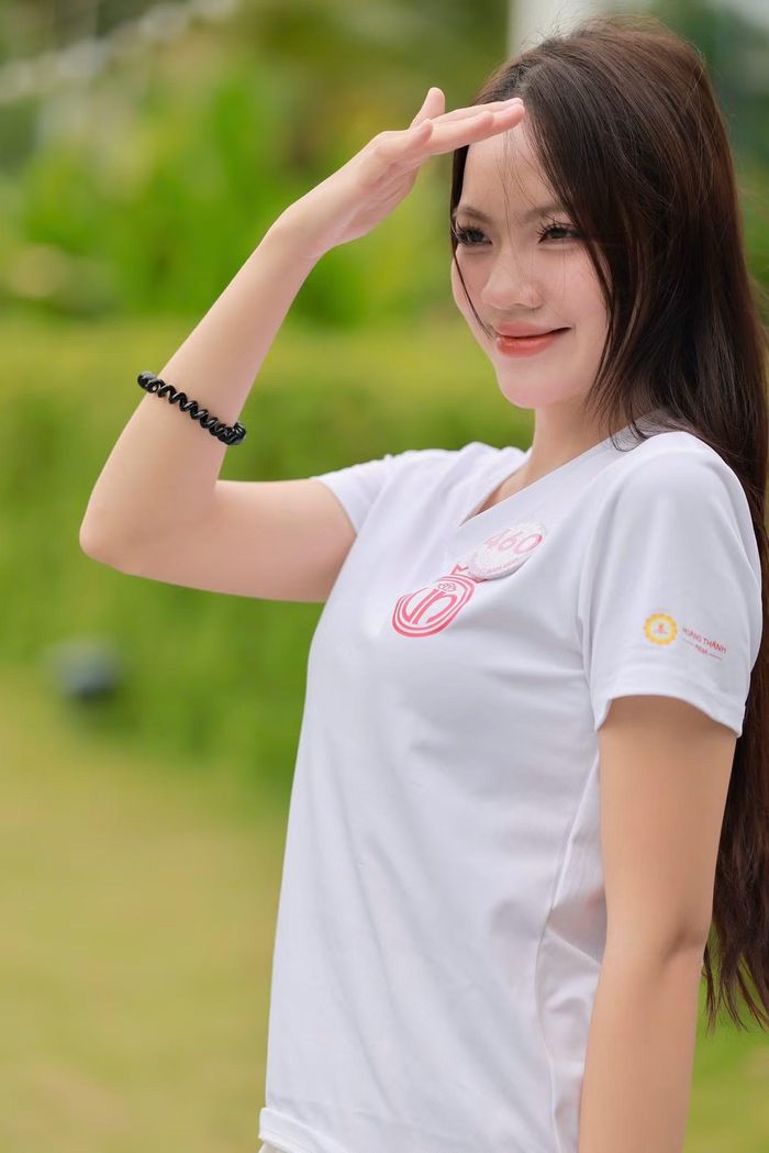 Một gương mặt không theo xu hướng vẫn có thể đẹp nếu tổng thể hài hòa, có thần thái và dấu ấn riêng. Tương tự, một mái tóc dài chỉ thực sự trở thành lợi thế khi được lựa chọn và tạo kiểu phù hợp với chính người sở hữu.