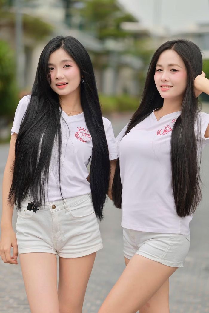  Chia sẻ với Tiền Phong, NCSTS.BS. Trương Hoàng Lệ Thủy, người có gần 20 năm kinh nghiệm trong lĩnh vực nhân trắc học tại Hoa hậu Việt Nam, nhận định việc khoảng 90% thí sinh năm nay sở hữu mái tóc dài tự nhiên là tín hiệu thú vị. 