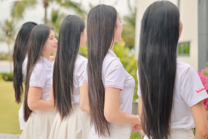 Với Mai Linh, mái tóc tự nhiên không cần quá nhiều tác động vẫn có thể trở thành một phần tạo nên diện mạo riêng.
