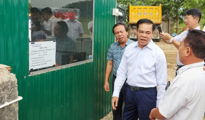 Chủ tịch UBND tỉnh Nghệ An Võ Trọng Hải yêu cầu việc lắp đặt các bảng niêm yết giá phải được đặt công khai.