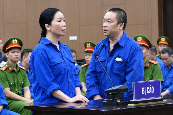 Bị cáo Nguyễn Thị Mai Anh và cựu Viện trưởng Trần Xuân Trường.