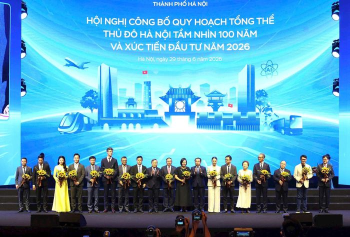 Hội nghị công bố Quy hoạch tổng thể Thủ đô Hà Nội tầm nhìn 100 năm và xúc tiến đầu tư năm 2026 với sự tham dự của 1.200 đại biểu, trong đó có các nhà đầu tư, doanh nghiệp trong nước và nước ngoài.