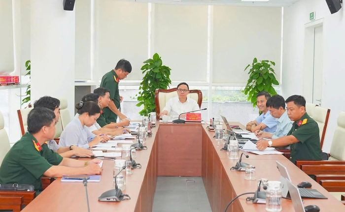 Ông Đào Trọng Đức, Phó Chủ tịch UBND TP. Hải Phòng chủ trì làm việc chuẩn bị tổ chức Lễ truy điệu và an táng 56 hài cốt quy tập tại khu vực Mả Chìa.