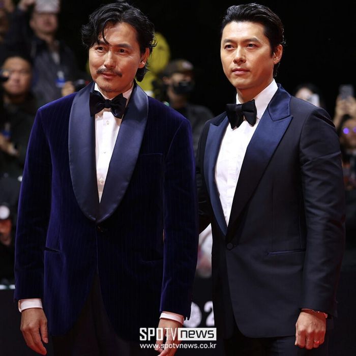Sự kiện là dịp tề tựu của dàn sao hạng A đình đám Hàn Quốc. Tài tử Hyun Bin và Jung Woo Sung khoe vẻ ngoài phong độ, lịch lãm ở tuổi trung niên.