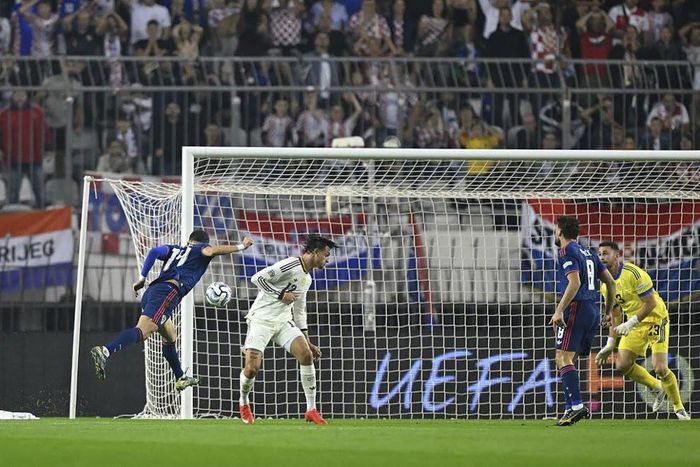 Phút 17, Croatia bất ngờ mở tỷ số nhờ pha đánh đầu của Ivan Perisic