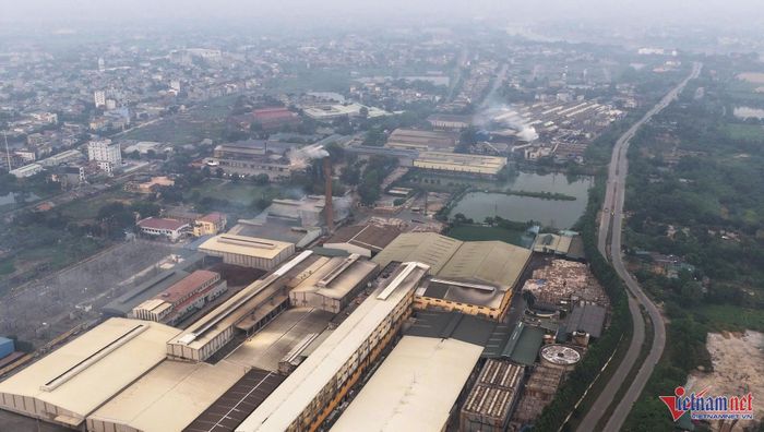 Toàn cảnh nhà máy giấy Việt Trì trong danh sách dự kiến phải di dời khỏi khu vực trung tâm tỉnh Phú Thọ. Ảnh: Đức Hoàng