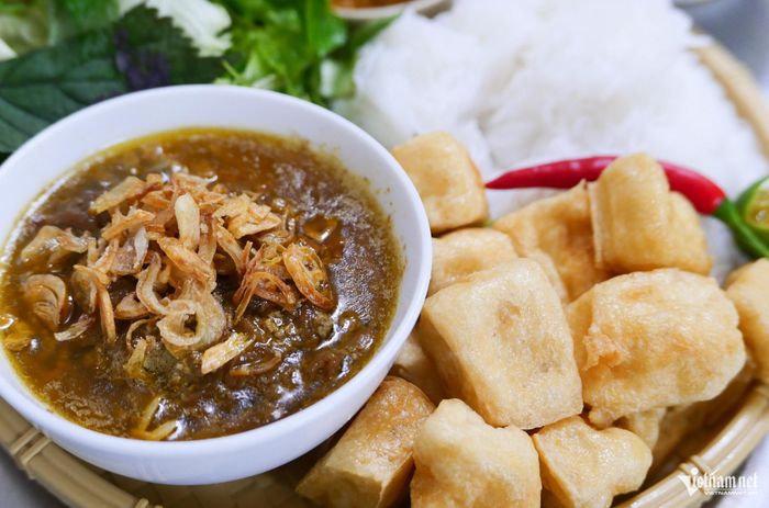 Suất bún hến chấm gạch cua giá 100.000 đồng, dành cho 1-2 người ăn