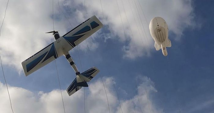 Khinh khí cầu rào chắn chống UAV Ukraine của Nga, tháng 10/2026. Ảnh chụp màn hình từ video của kênh truyền hình Rossiya 1/militarnyi.com