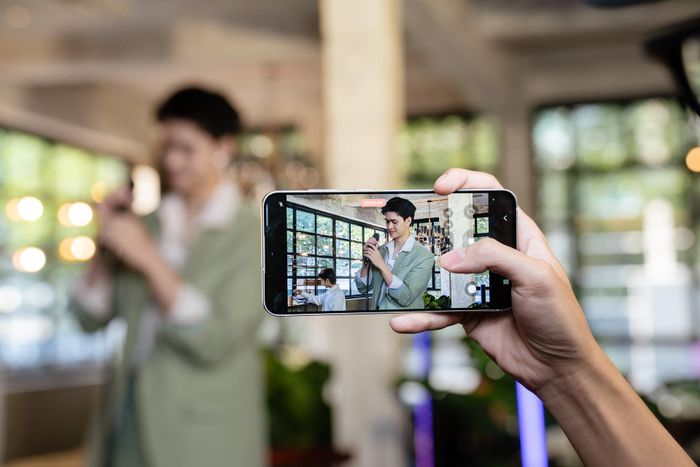 Với Horizontal Lock, khả năng quay video chống rung trên Galaxy S26 FE đạt hiệu quả vượt trội trong nhiều điều kiện phức tạp như di chuyển, đạp xe, chạy…