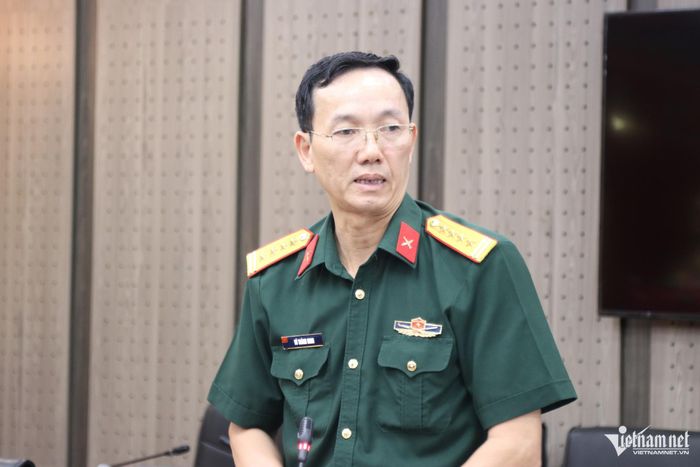 Đại diện Bộ Quốc phòng đóng góp ý kiến tại cuộc họp. Ảnh: Hoàng Quý