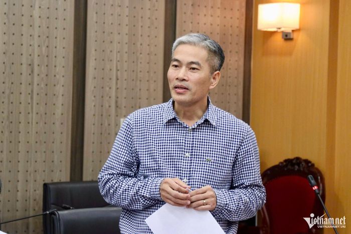 Ông Phí Mạnh Thắng, Vụ trưởng Vụ Pháp chế (Bộ Dân tộc và Tôn giáo) phát biểu tại cuộc họp. Ảnh: Hoàng Quý